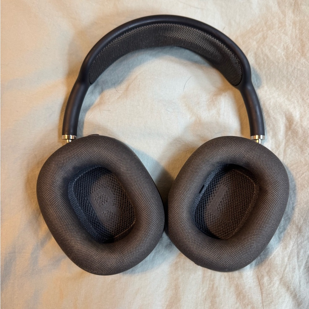 Apple AirPods Max Space Gray Over-Ear Headphones - Picture 2 of 7